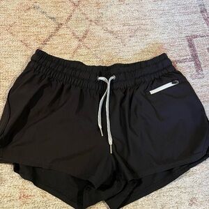 Vuori Women's Black 2” Clementine Shorts